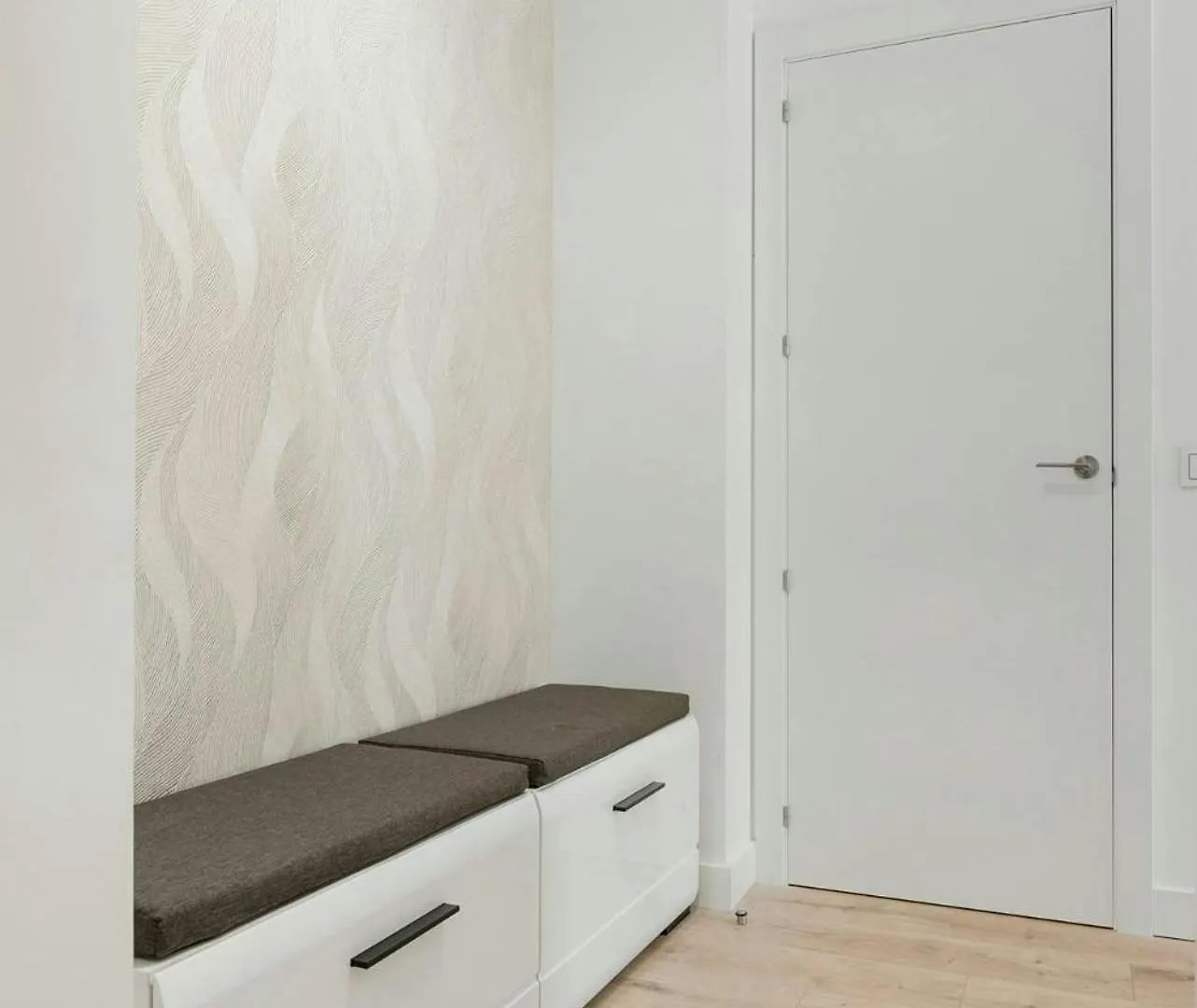 Malaga Eye Pool & Parking Free Apartment