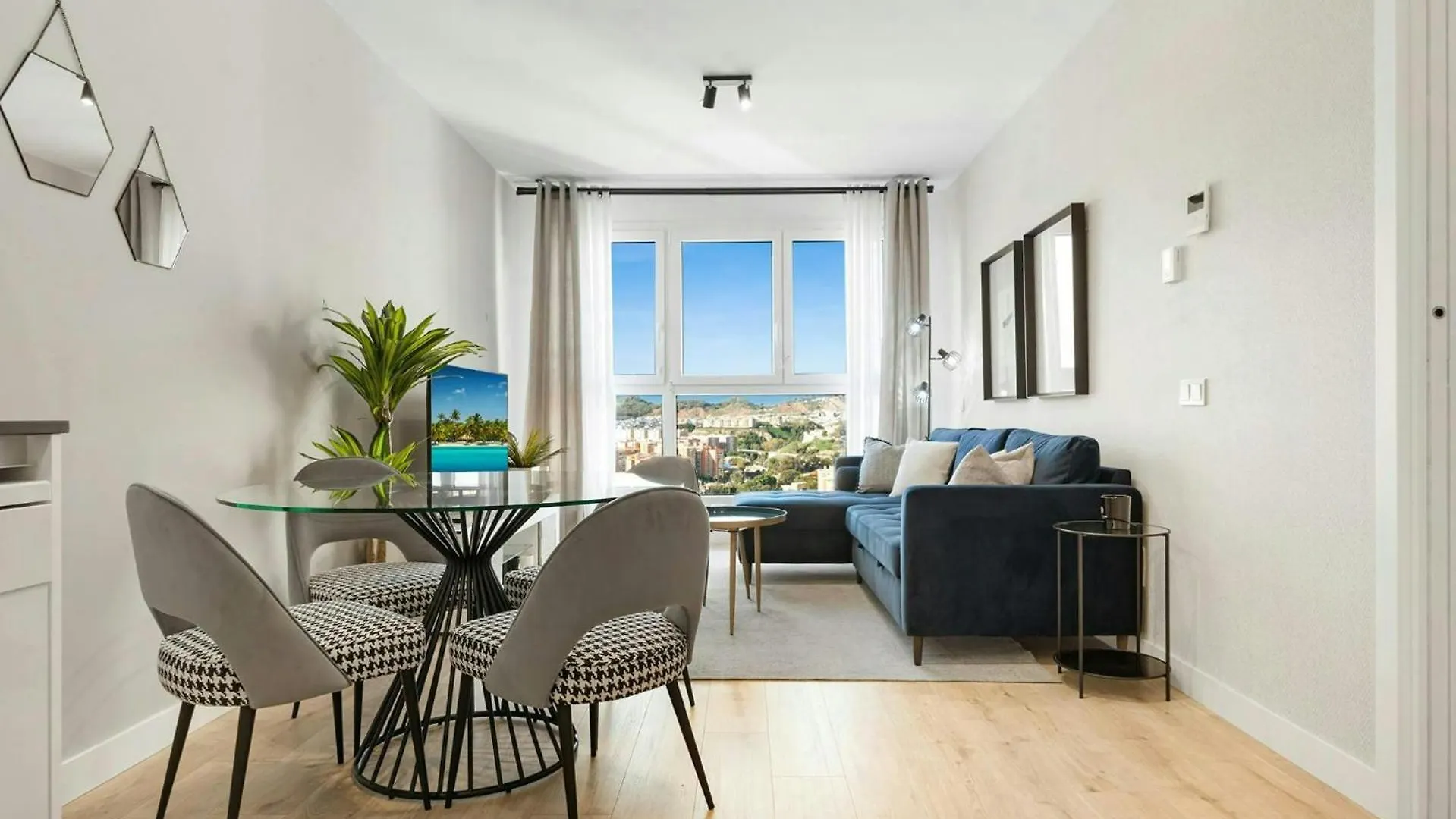 Malaga Eye Pool & Parking Free Apartment 0*,  Spain