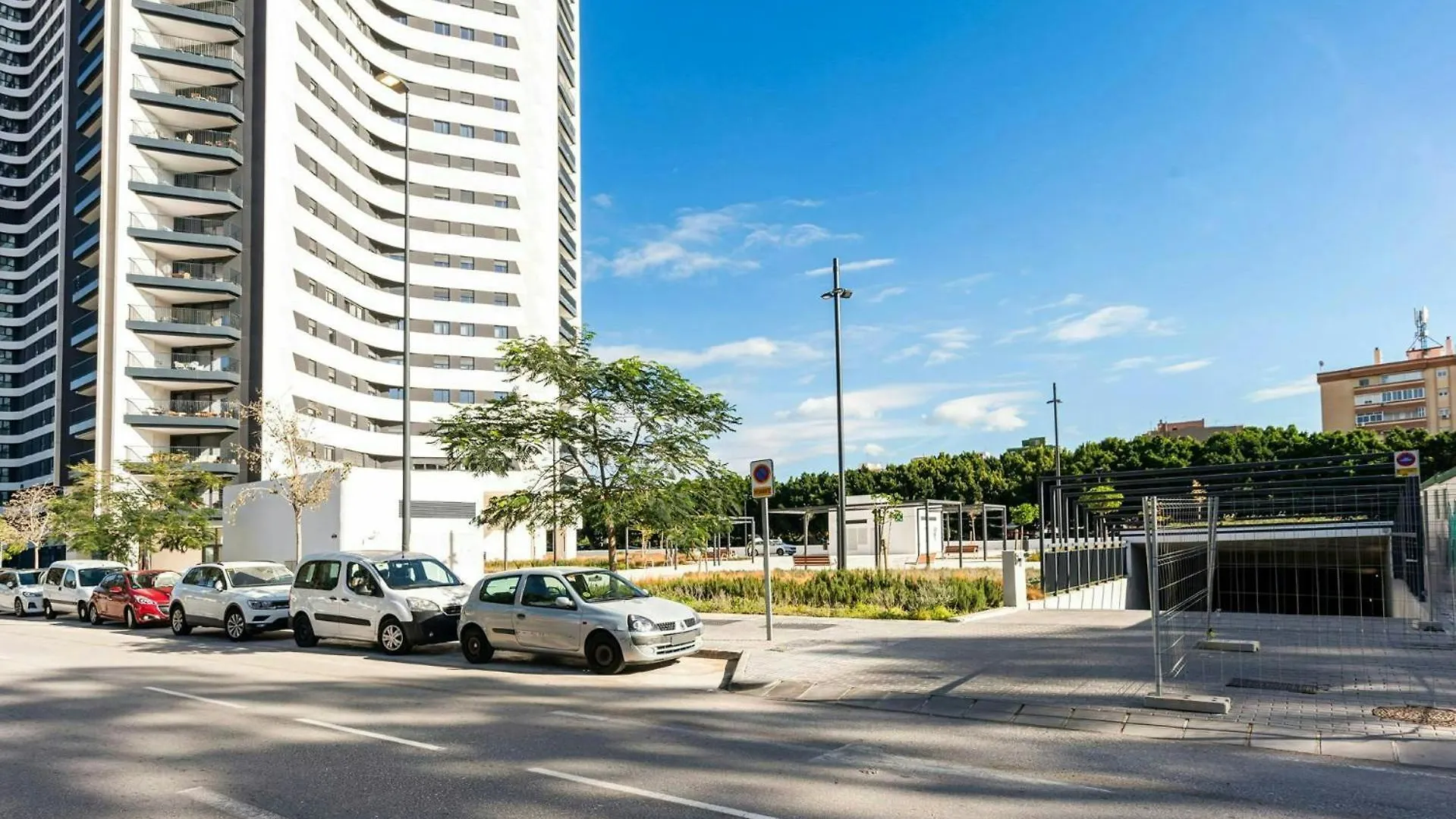 Malaga Eye Pool & Parking Free Apartment
