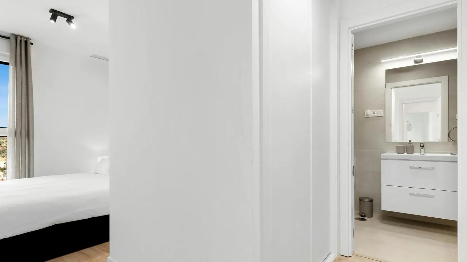Apartament Malaga Eye Pool & Parking Free Hiszpania